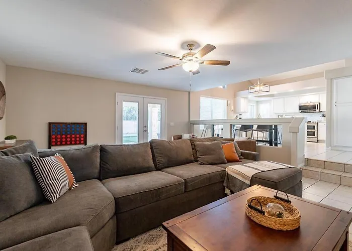 Sleeps 11 With Pool And Putting Green