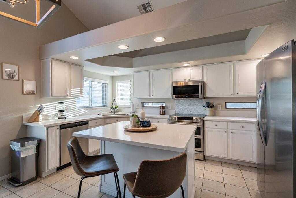 Sleeps 11 With Pool And Putting