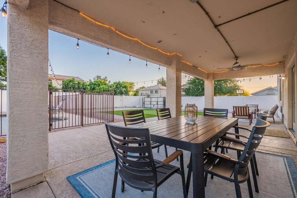 Sleeps 11 With Pool And Putting Holiday home