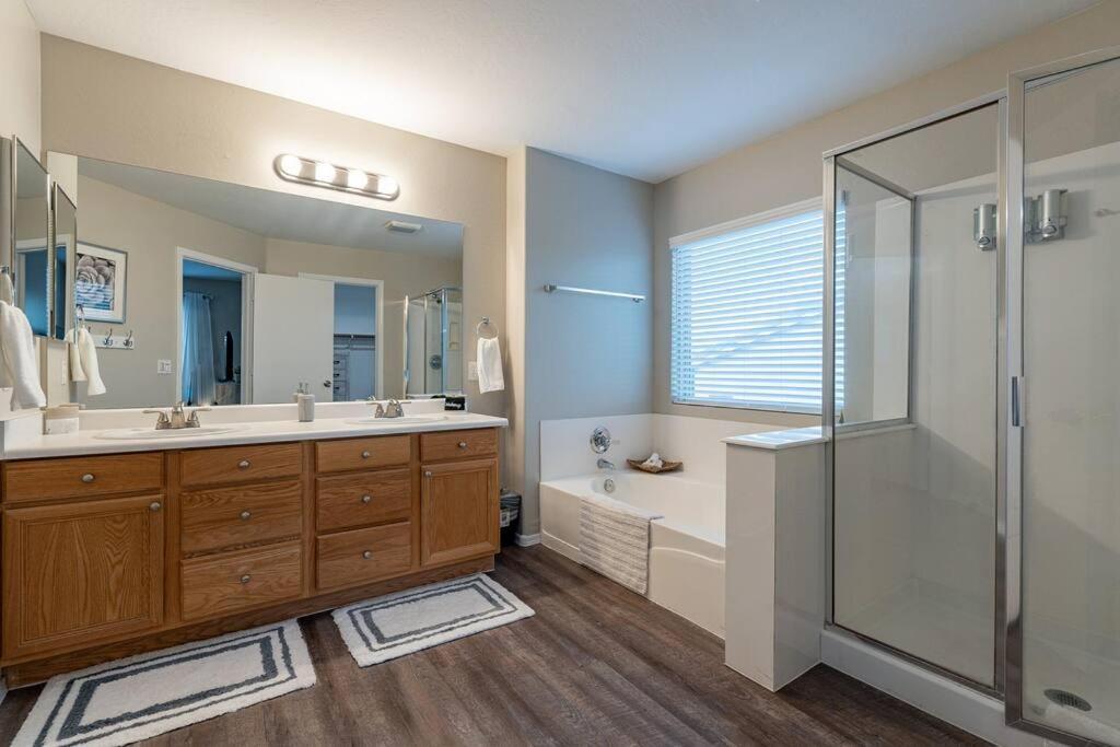 Holiday home Sleeps 11 With Pool And Putting Glendale