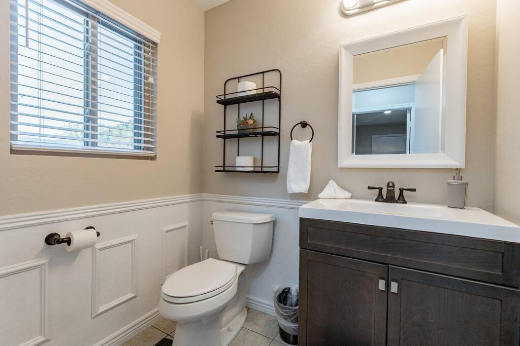 Sleeps 11 With Pool And Putting *